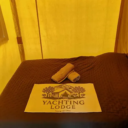 Yachting 83